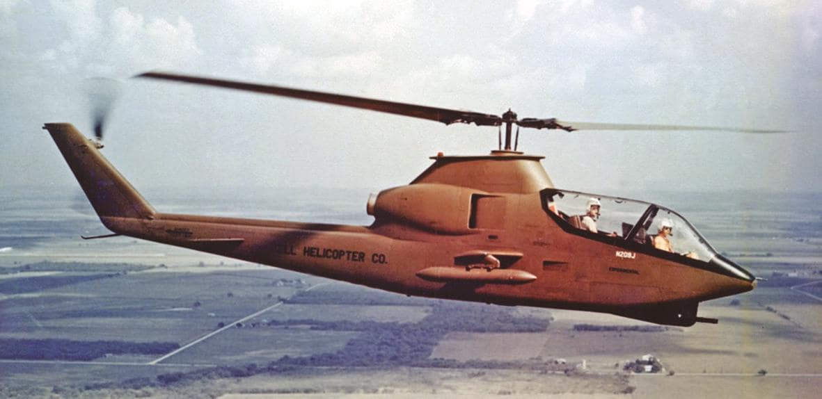 Опытный боевой вертолет «Кобра» в полете